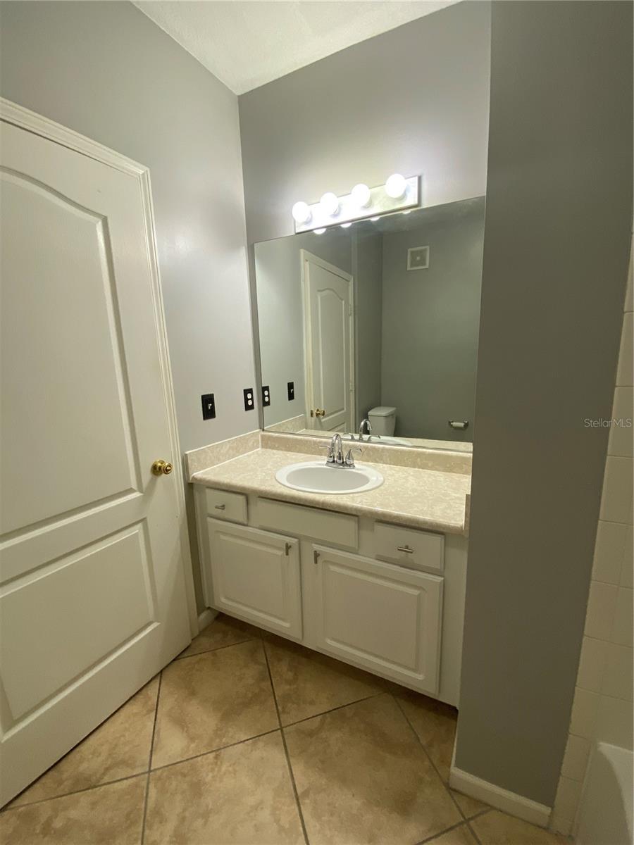 Image 19 of 34 For 10504 Villa View Cir