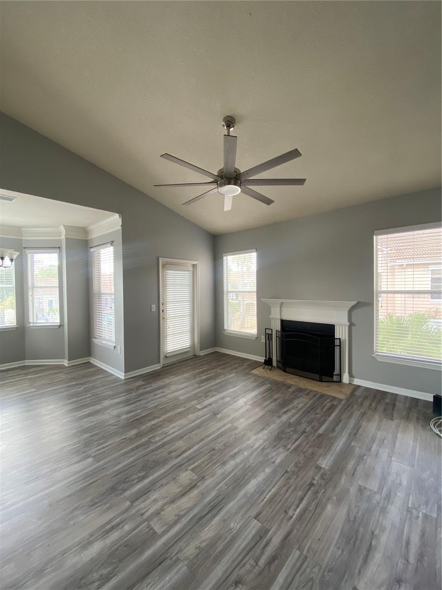 Image 4 of 34 For 10504 Villa View Cir