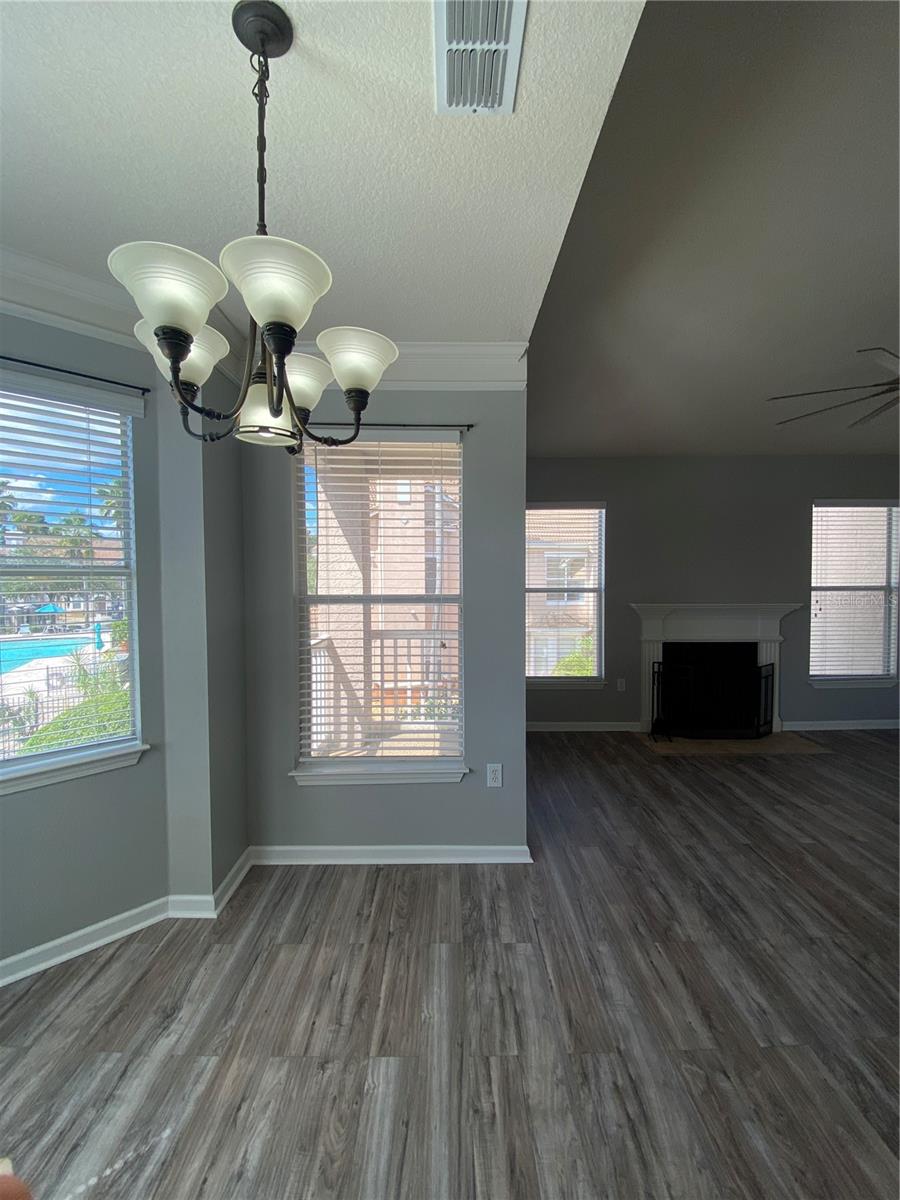 Image 7 of 34 For 10504 Villa View Cir