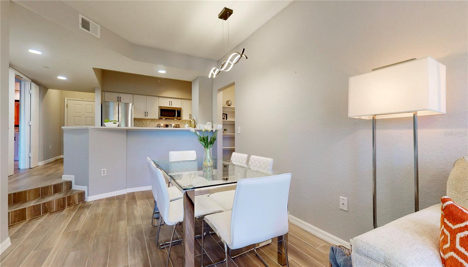 Image 15 of 32 For 410 Armenia Avenue 922