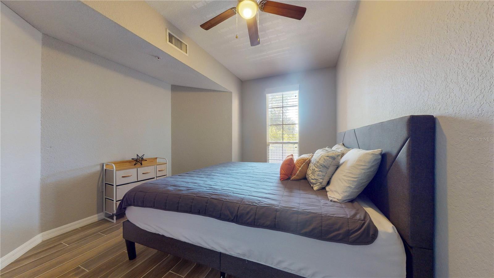 Image 18 of 32 For 410 Armenia Avenue 922