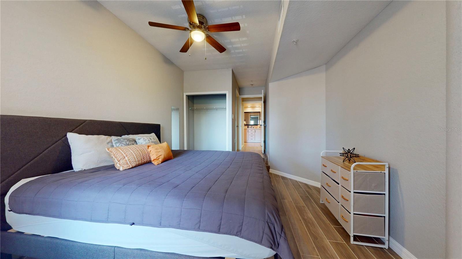 Image 20 of 32 For 410 Armenia Avenue 922