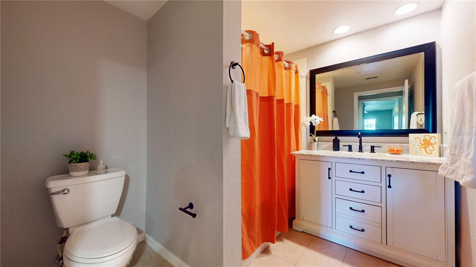 Image 21 of 32 For 410 Armenia Avenue 922