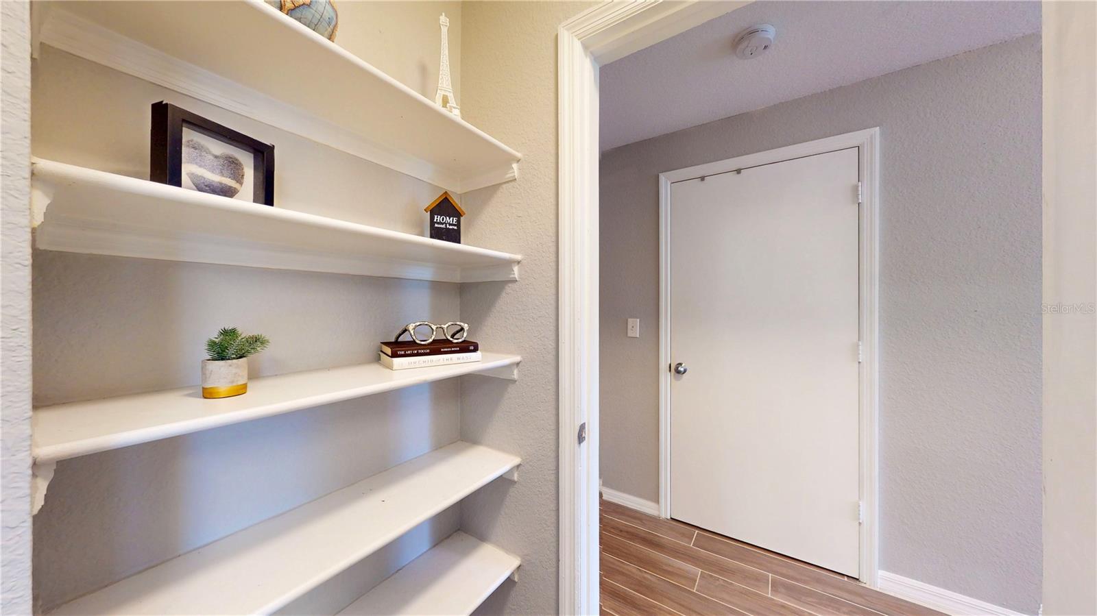 Image 22 of 32 For 410 Armenia Avenue 922