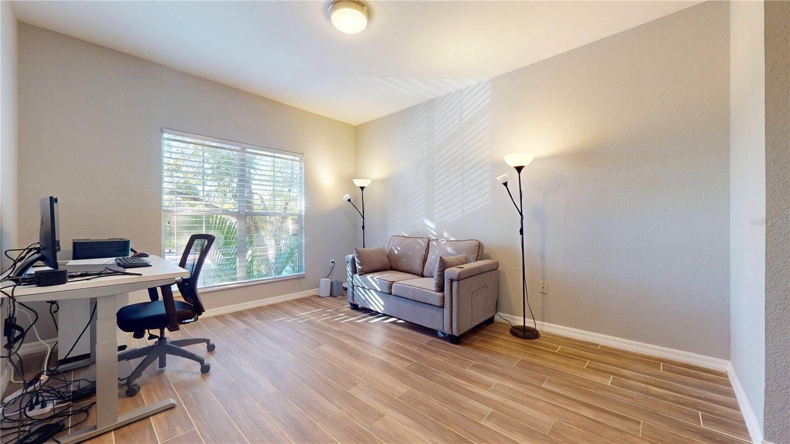 Image 23 of 32 For 410 Armenia Avenue 922