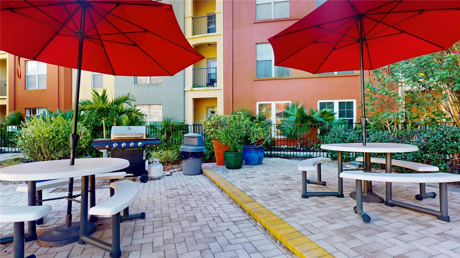 Image 28 of 32 For 410 Armenia Avenue 922