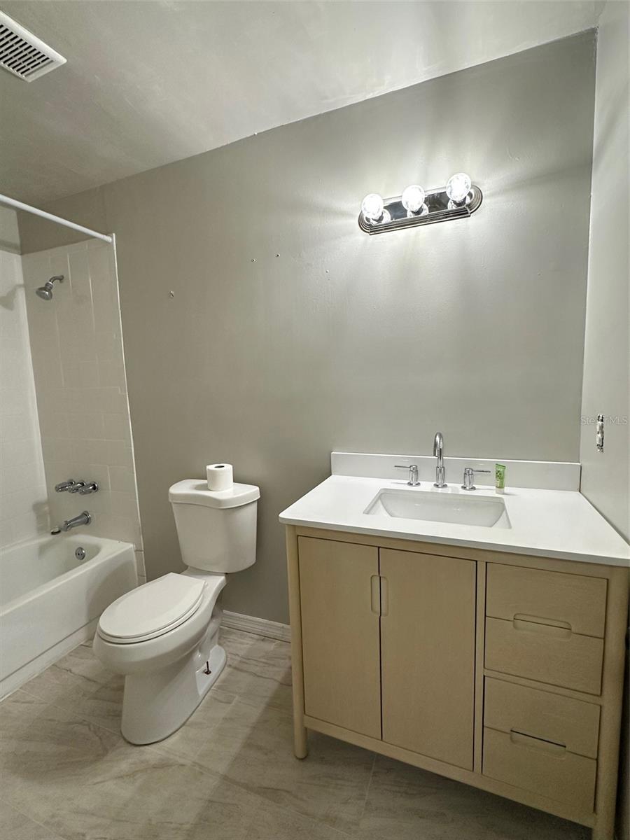 Listing photo id 12 for 3440 Olive Avenue