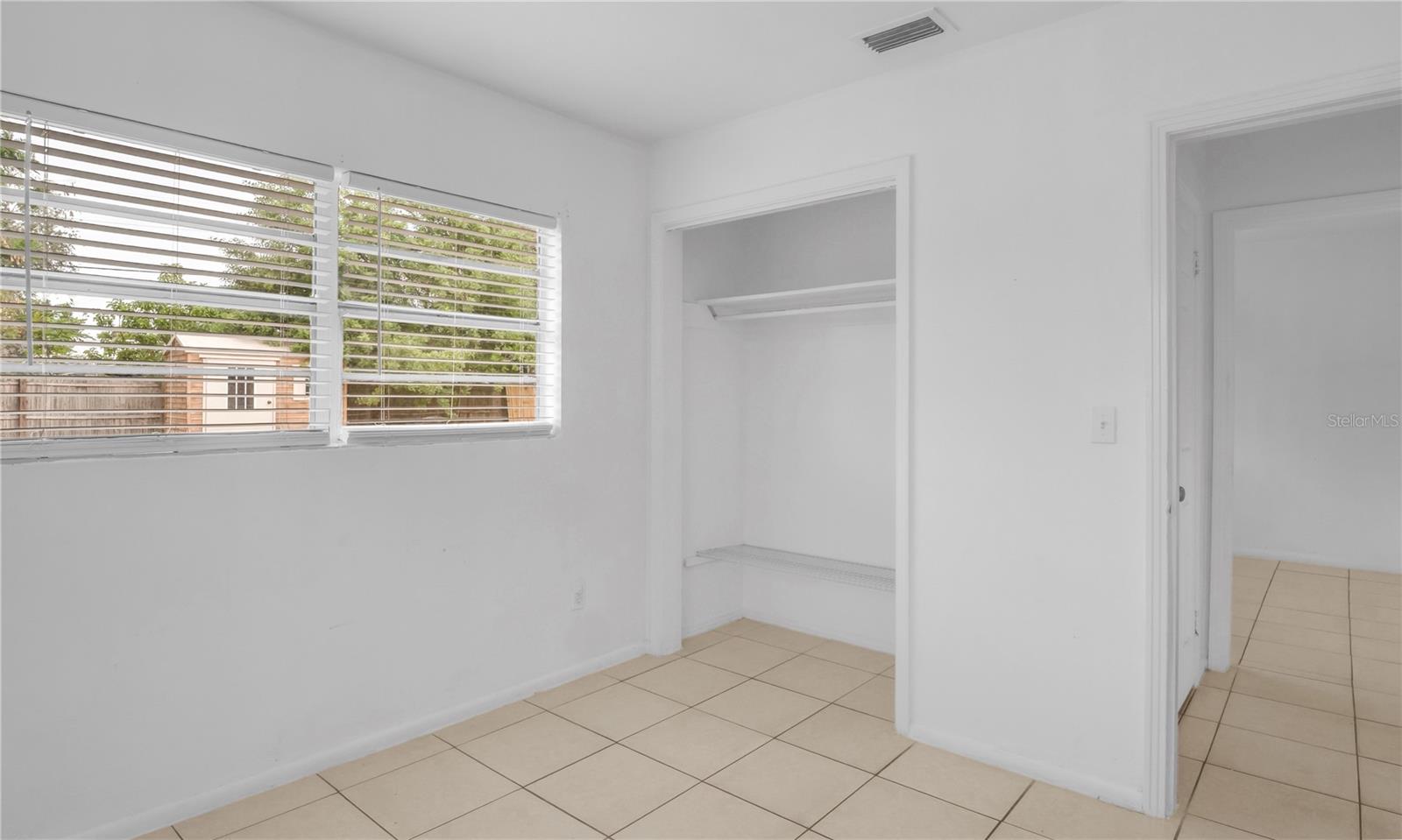 Image 12 of 28 For 519 Hampton Avenue