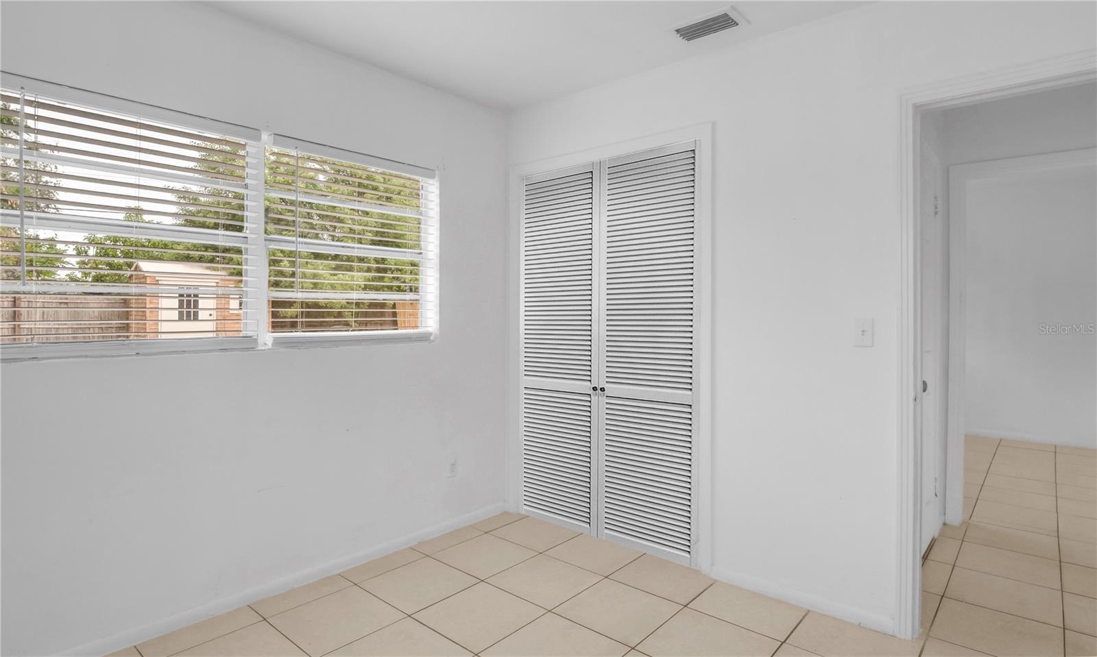 Image 13 of 28 For 519 Hampton Avenue