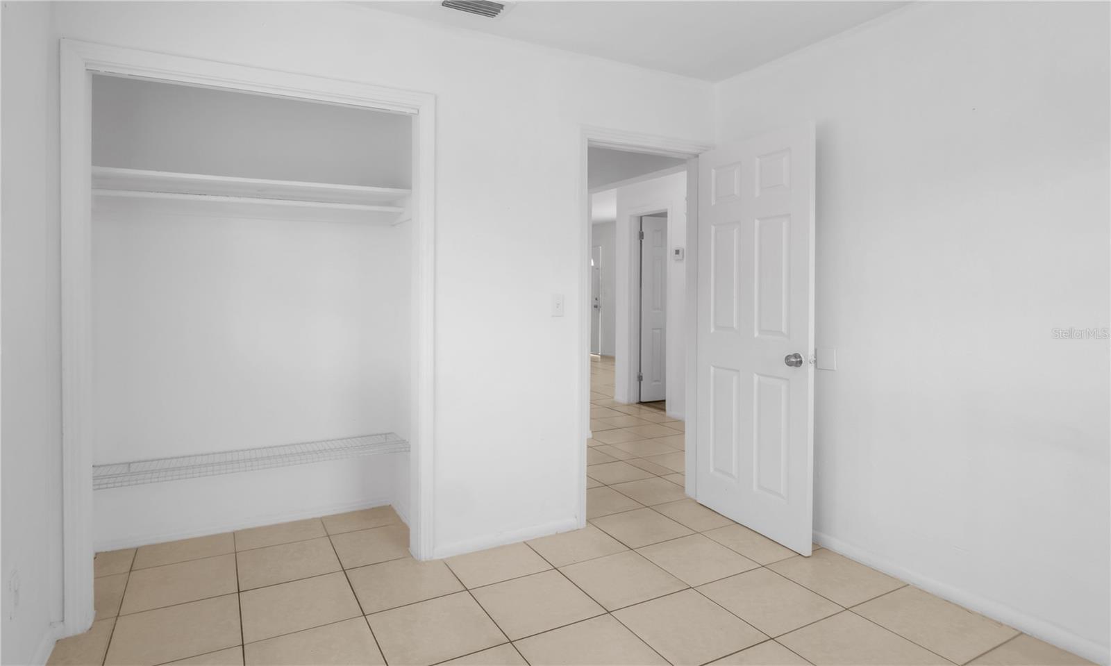 Image 14 of 28 For 519 Hampton Avenue