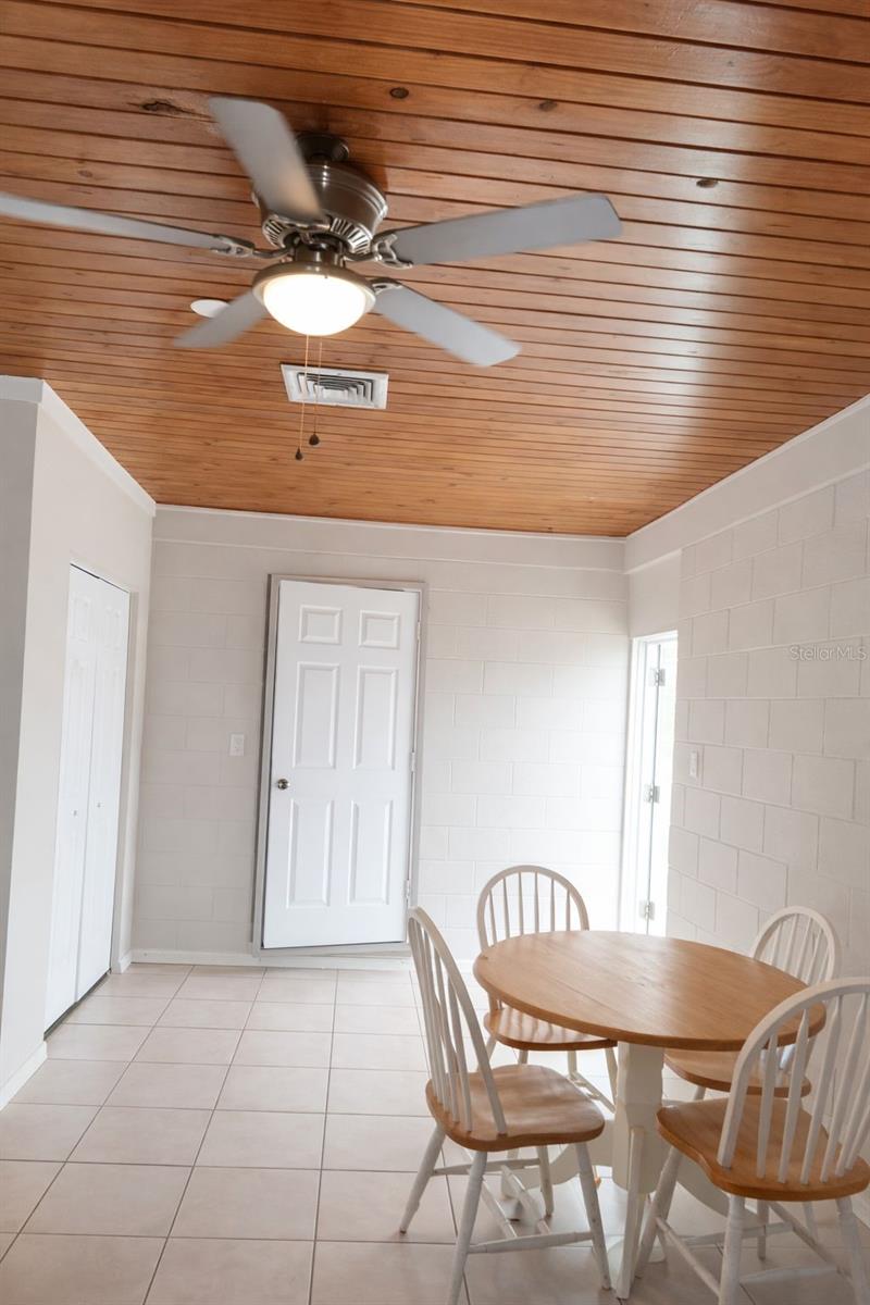 Image 16 of 28 For 519 Hampton Avenue