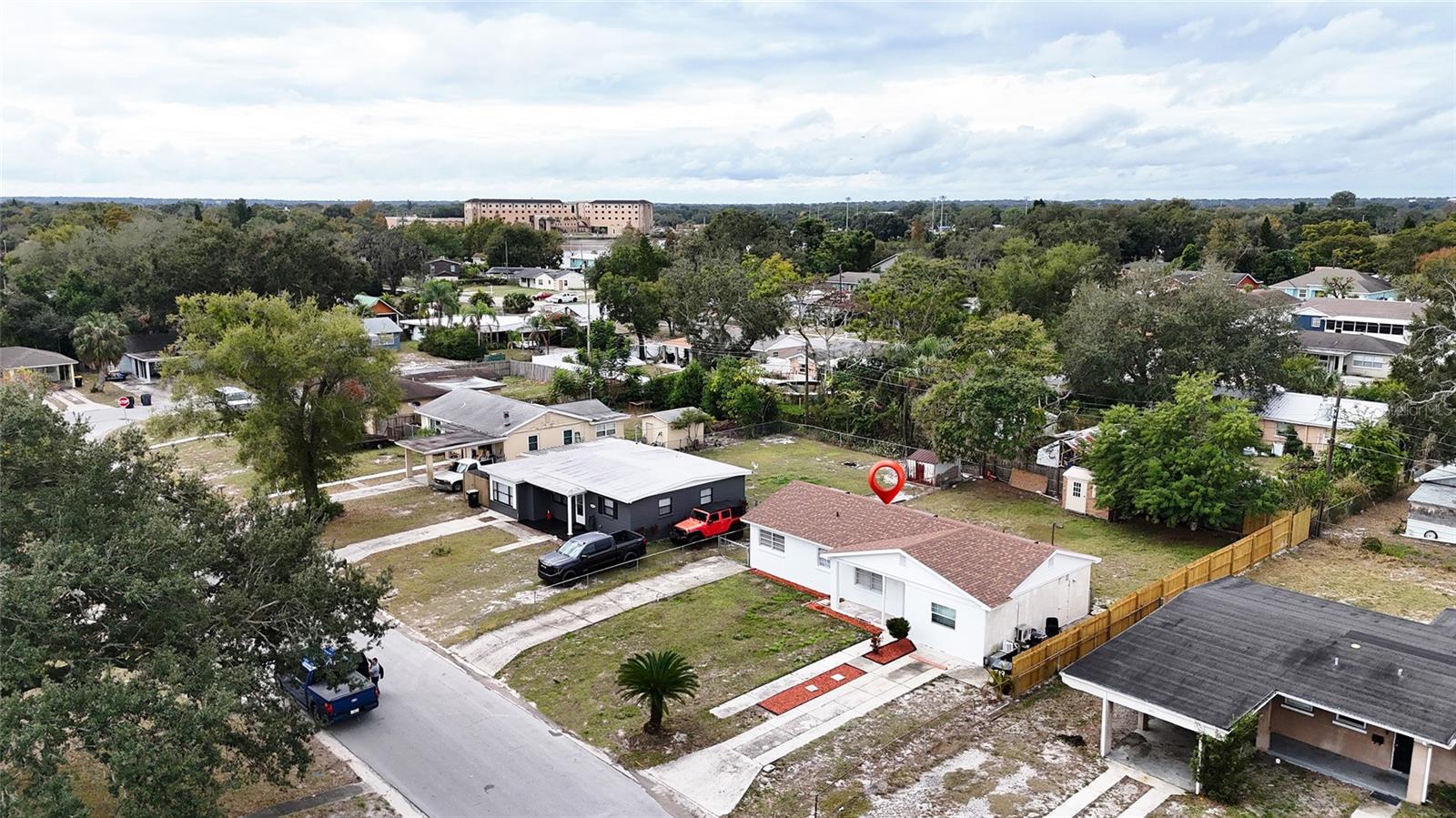 Image 23 of 28 For 519 Hampton Avenue