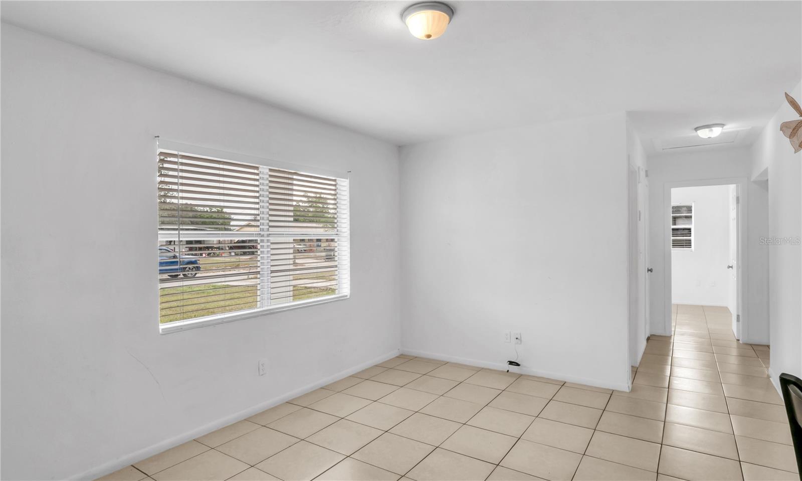 Image 7 of 28 For 519 Hampton Avenue