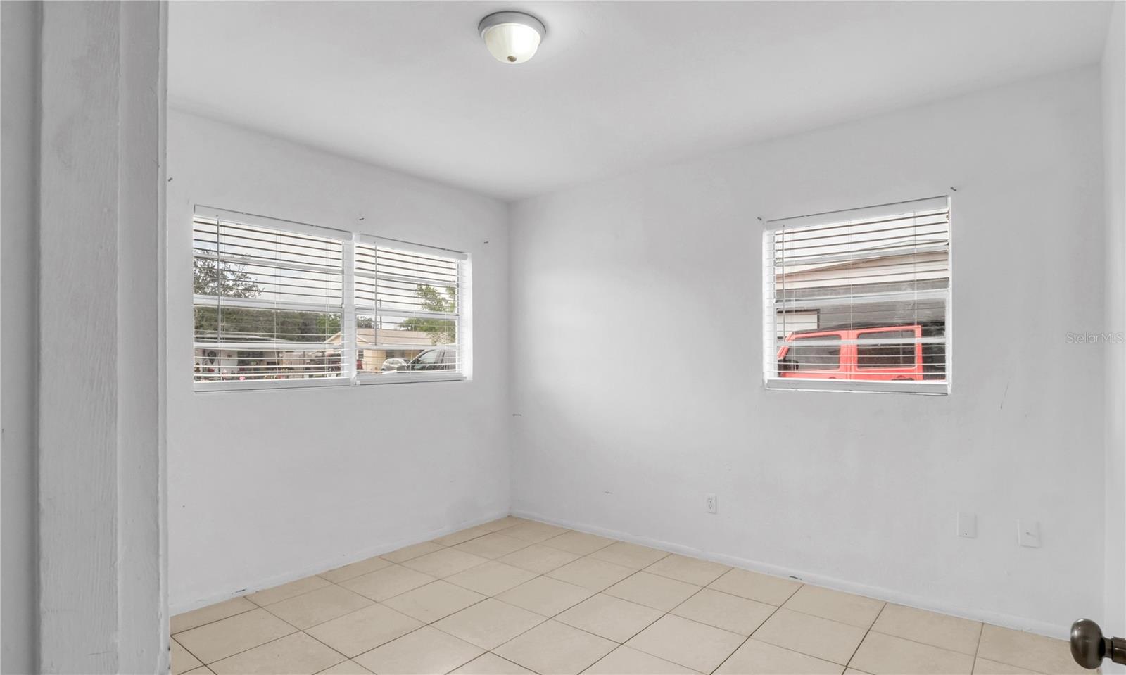 Image 9 of 28 For 519 Hampton Avenue