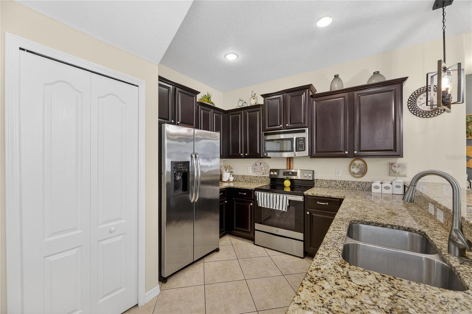 Listing photo id 2 for 20041 Satin Leaf Avenue