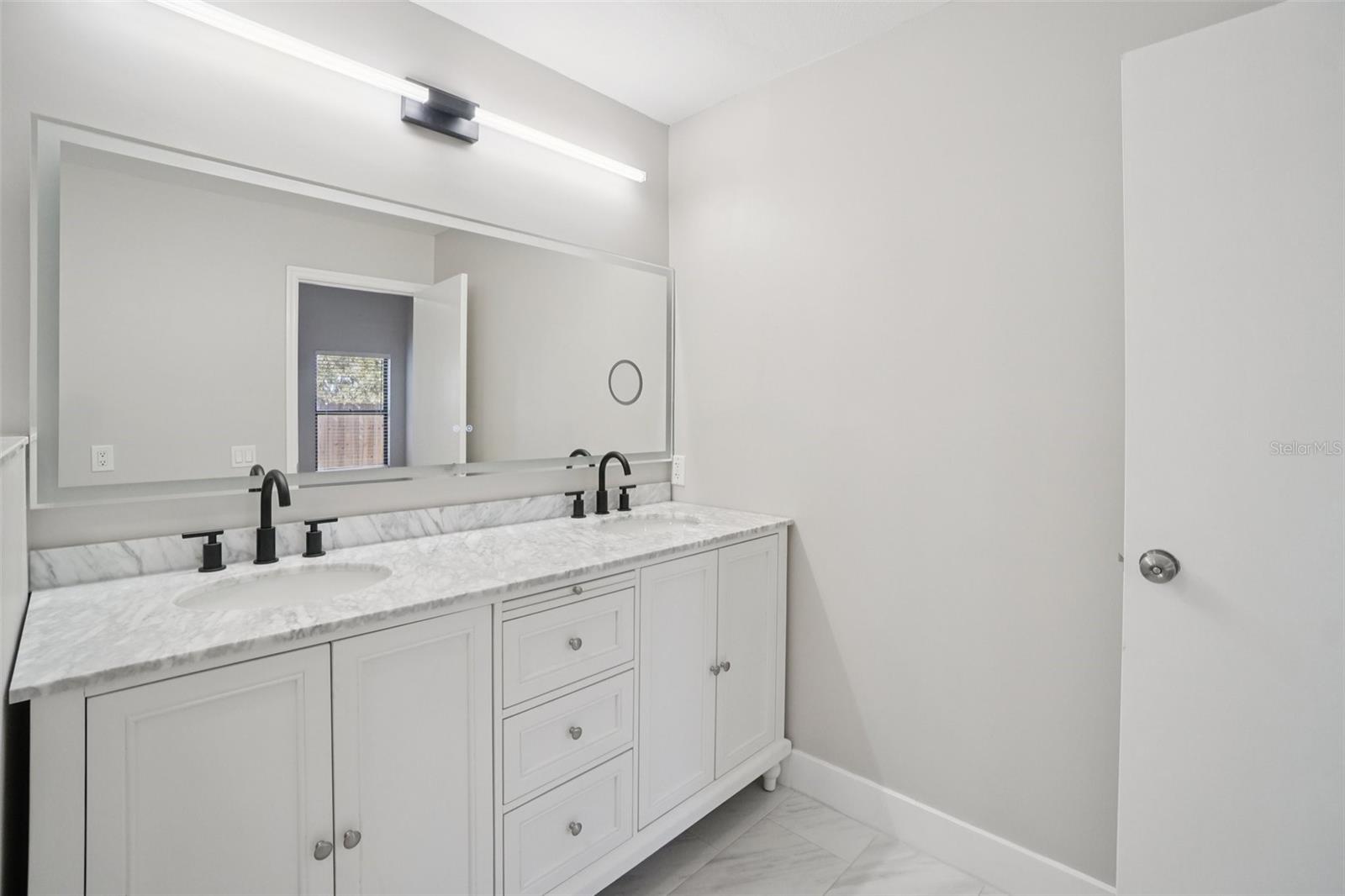 Image 19 of 61 For 679 Bonnie Boulevard