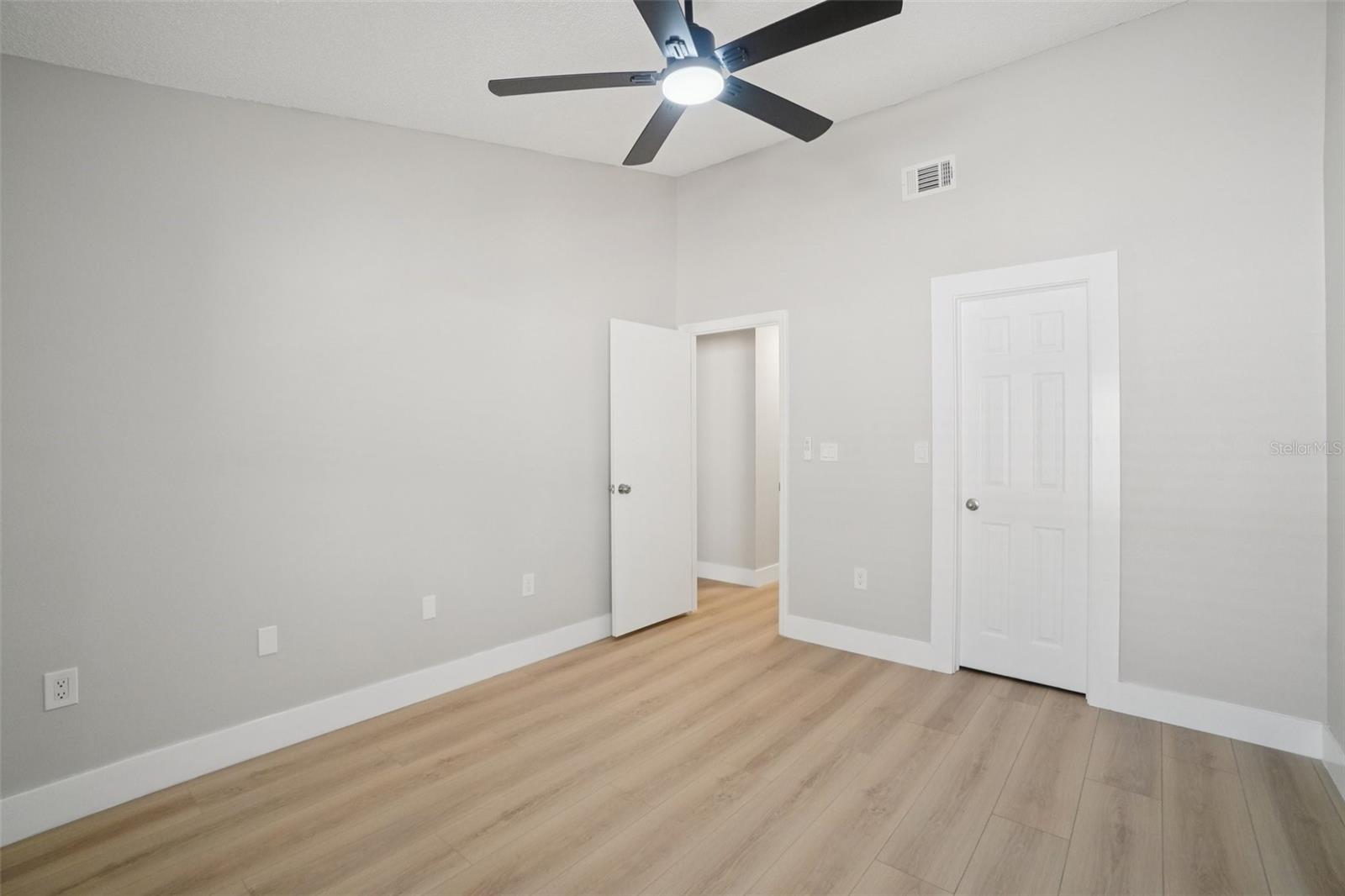 Image 26 of 61 For 679 Bonnie Boulevard