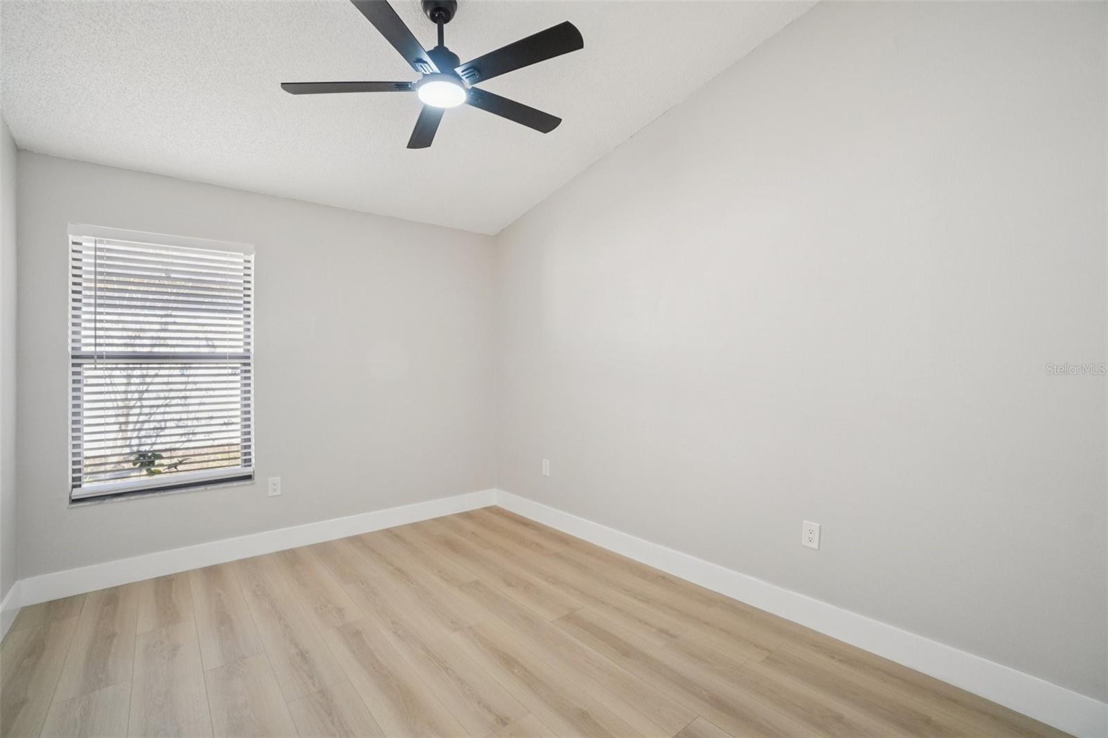 Image 27 of 61 For 679 Bonnie Boulevard