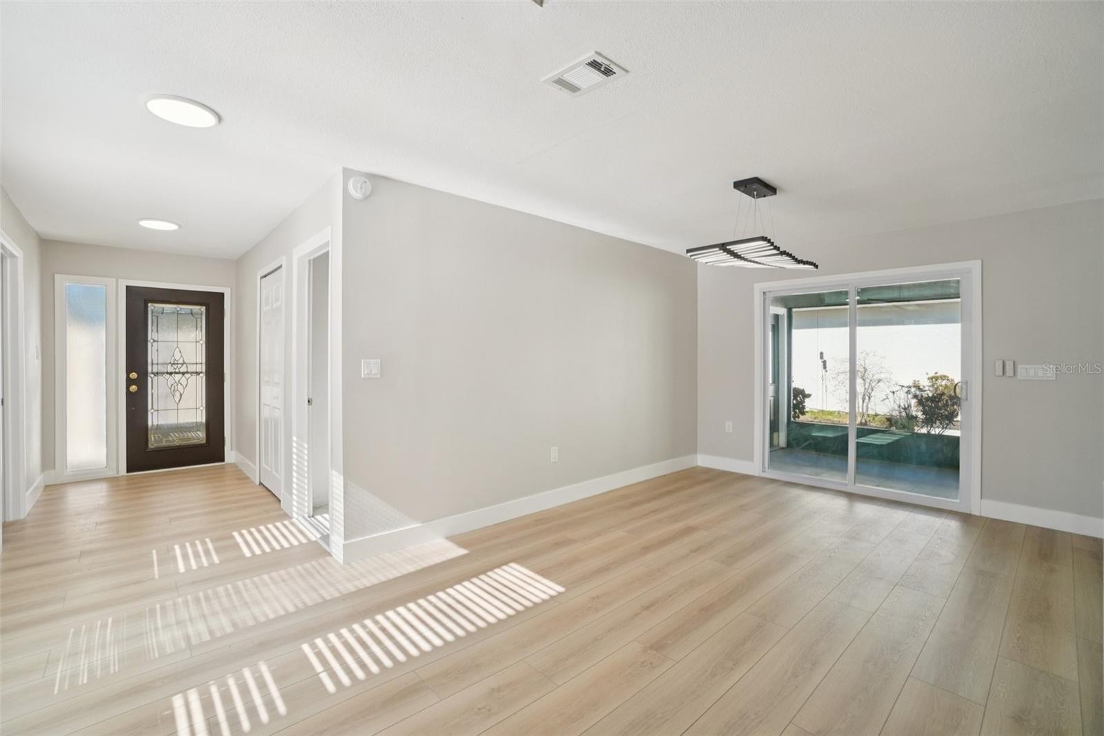 Image 34 of 61 For 679 Bonnie Boulevard