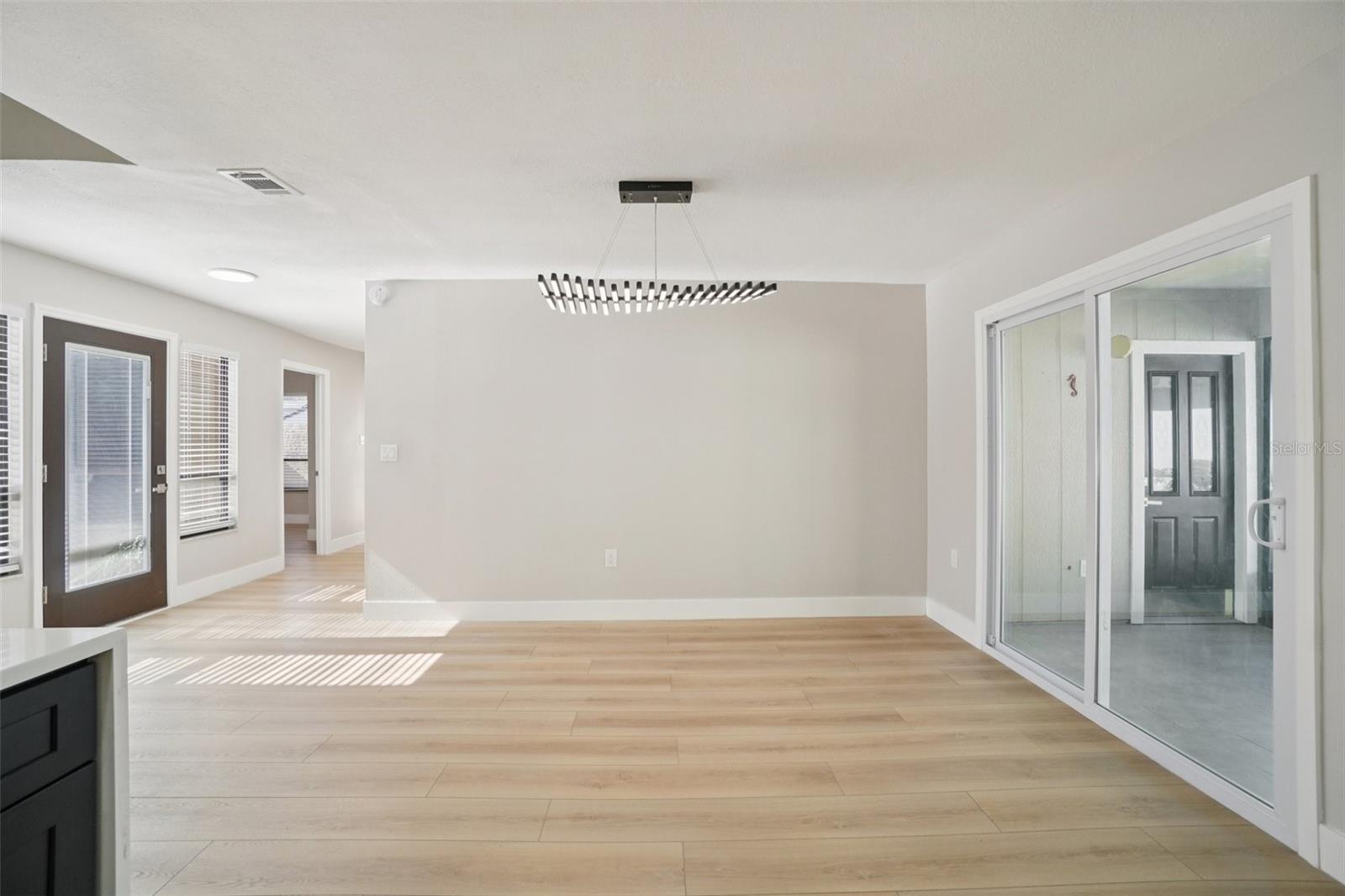 Image 35 of 61 For 679 Bonnie Boulevard