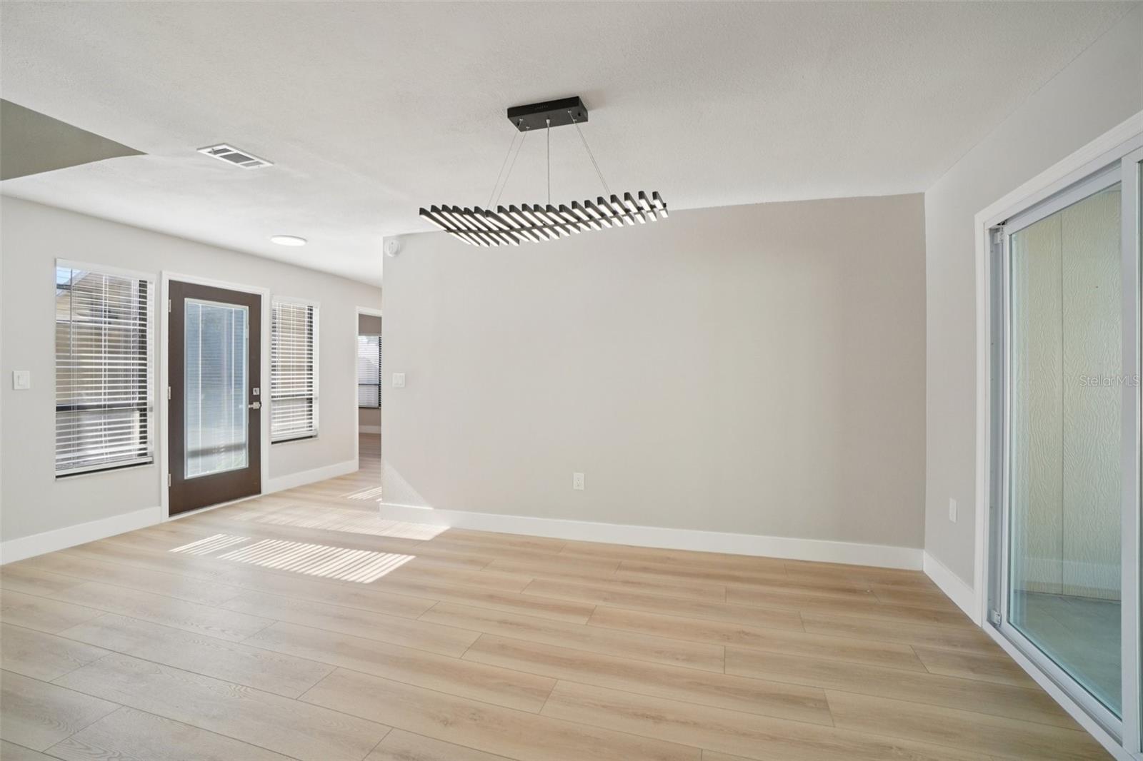 Image 36 of 61 For 679 Bonnie Boulevard