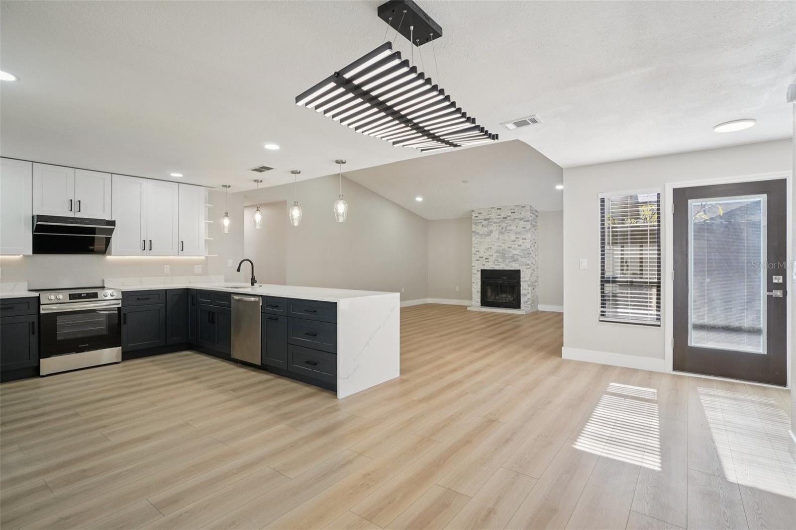 Image 37 of 61 For 679 Bonnie Boulevard