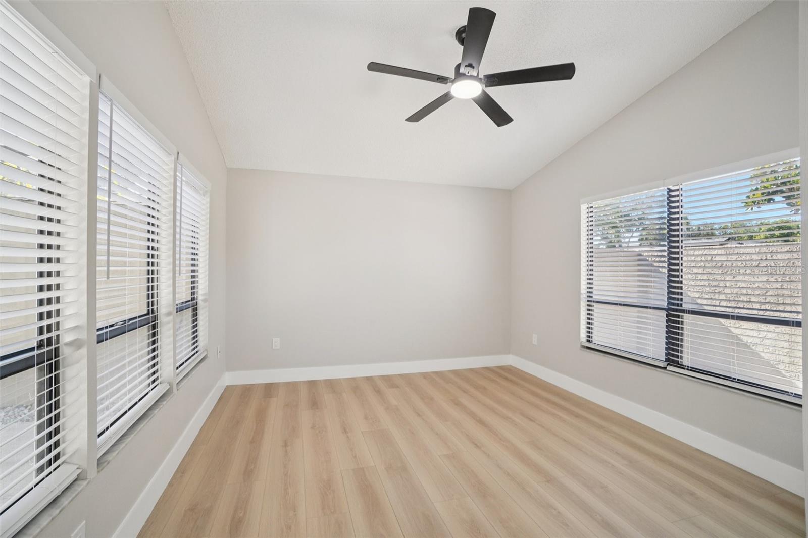 Image 46 of 61 For 679 Bonnie Boulevard