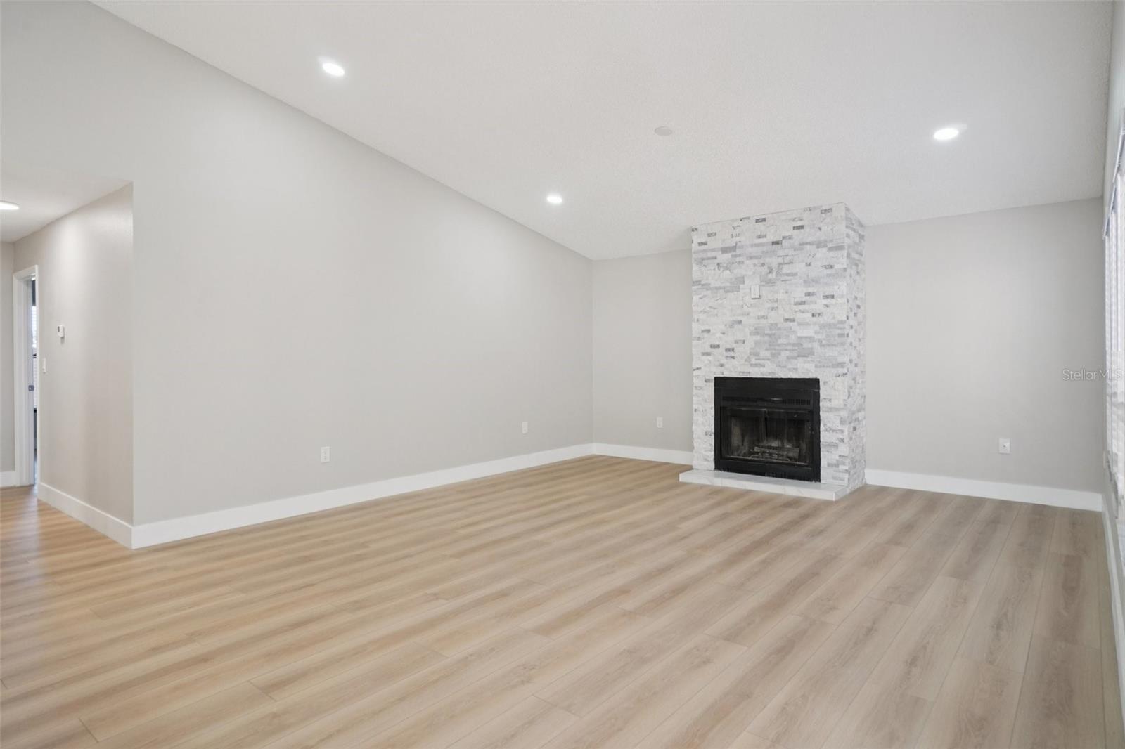 Image 54 of 61 For 679 Bonnie Boulevard