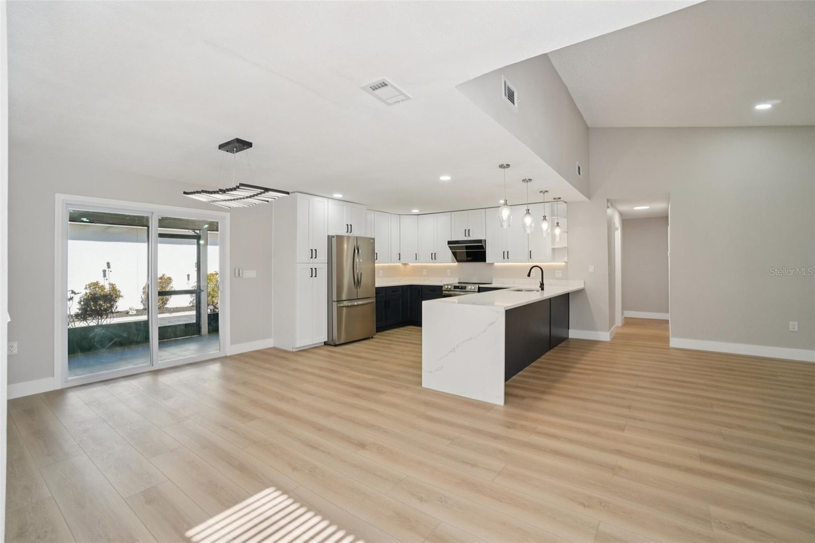 Image 6 of 61 For 679 Bonnie Boulevard