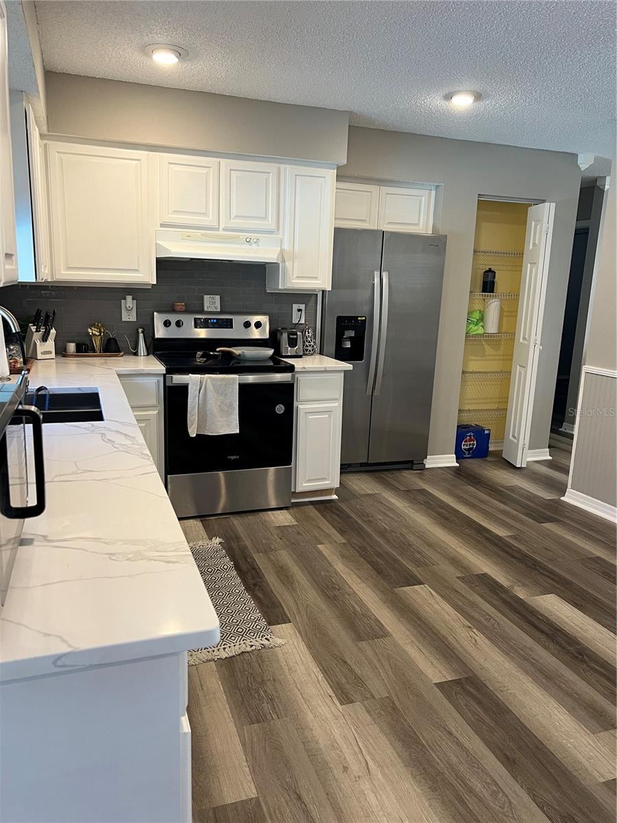 Listing photo id 8 for 2441 Dustin Circle