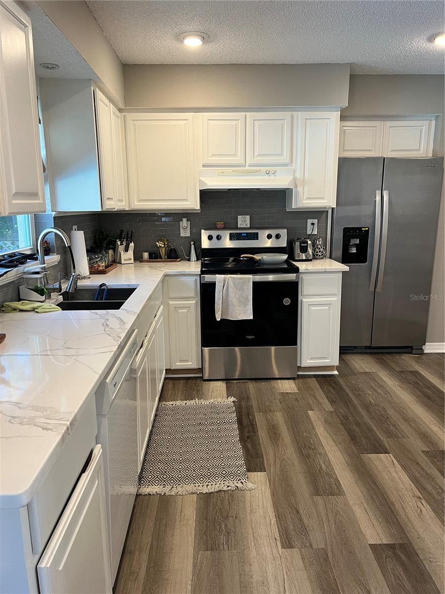 Listing photo id 10 for 2441 Dustin Circle