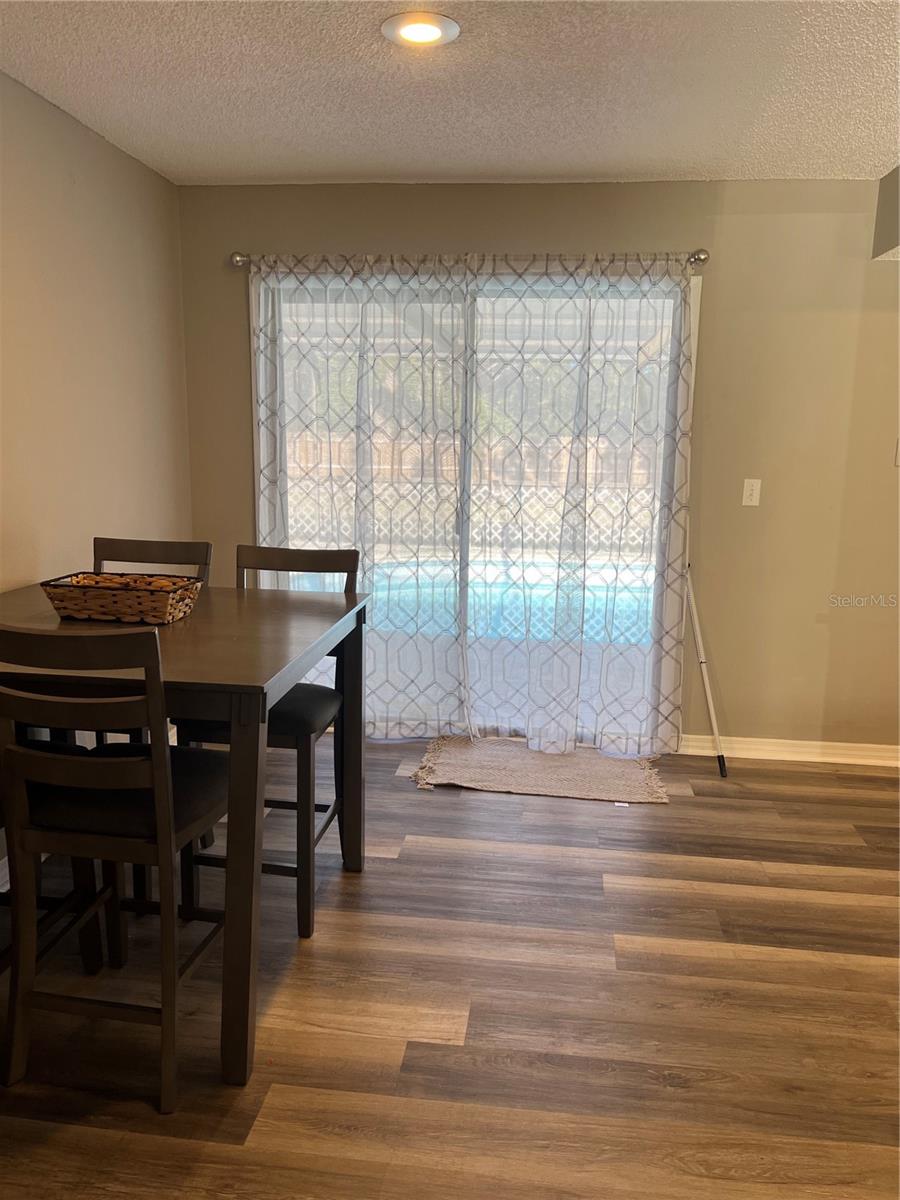 Listing photo id 12 for 2441 Dustin Circle