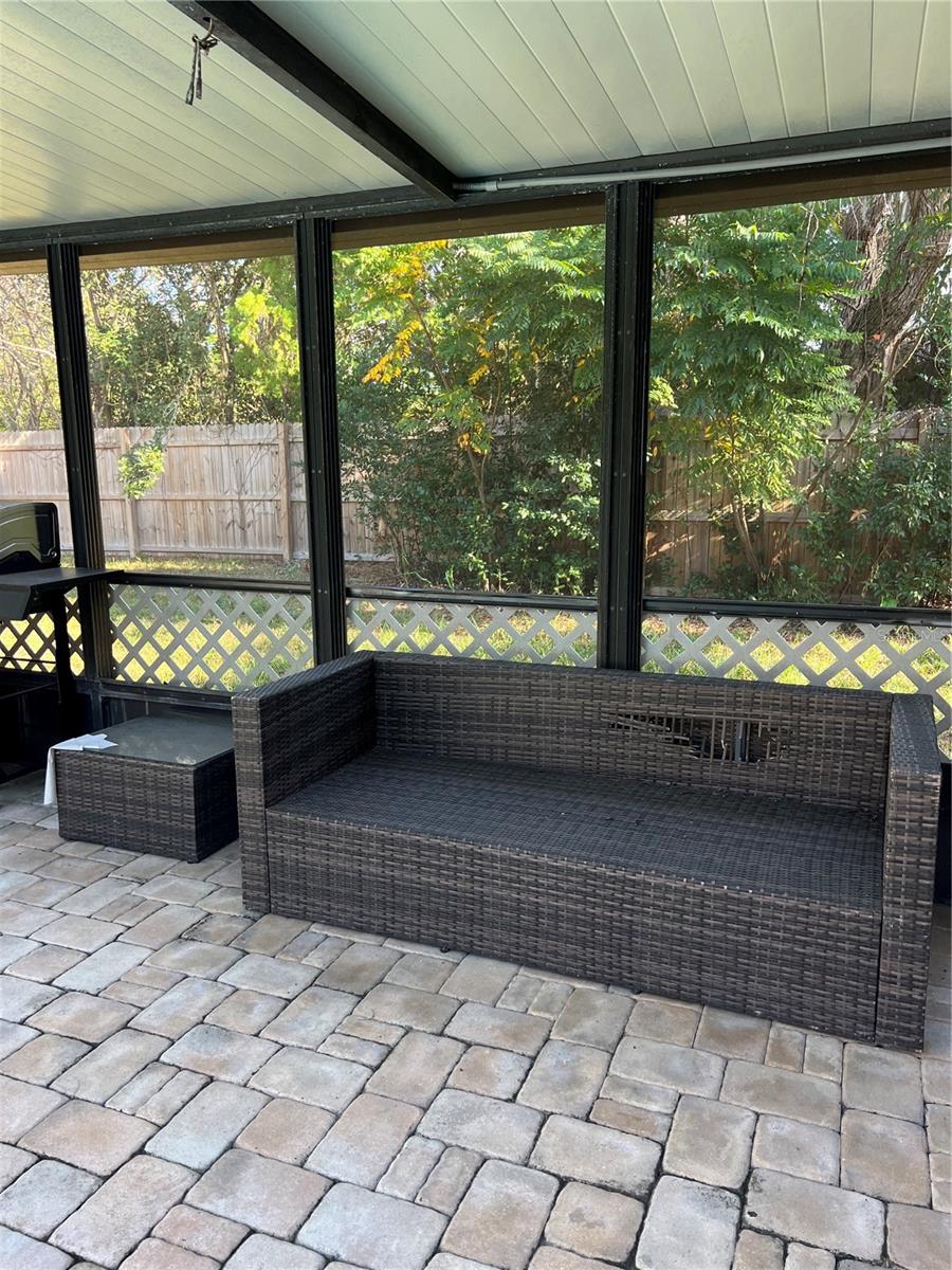 Listing photo id 14 for 2441 Dustin Circle