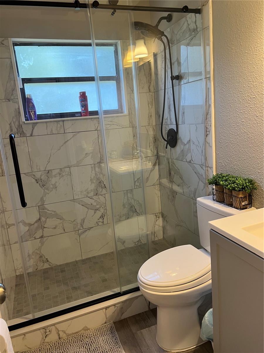 Listing photo id 23 for 2441 Dustin Circle