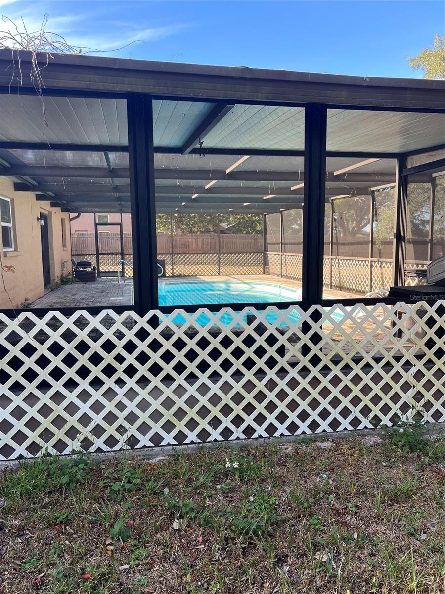 Listing photo id 25 for 2441 Dustin Circle