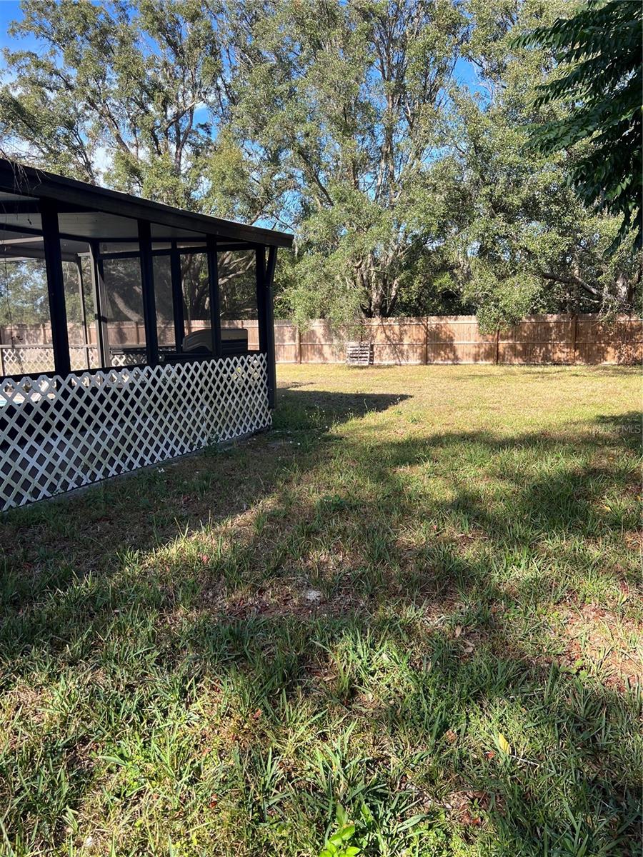 Listing photo id 26 for 2441 Dustin Circle