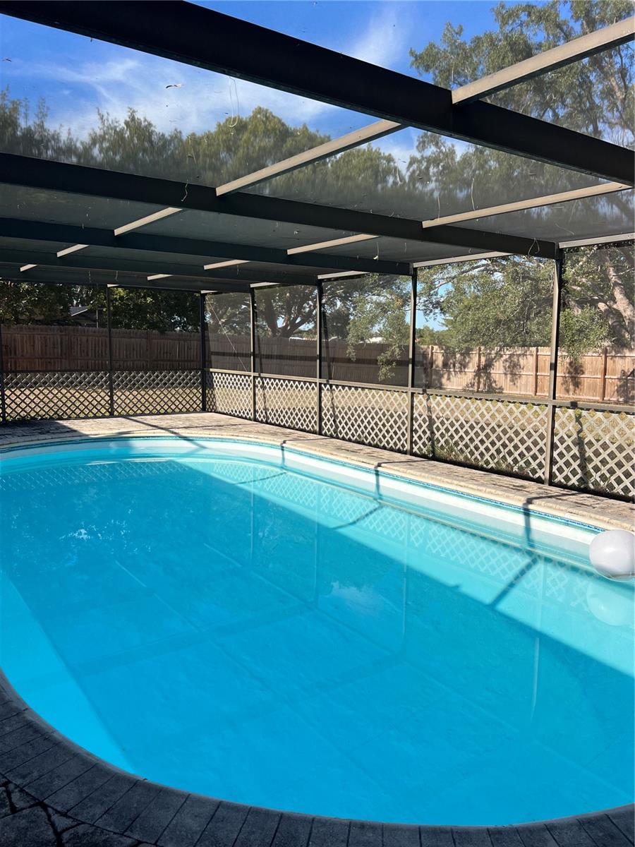 Listing photo id 1 for 2441 Dustin Circle