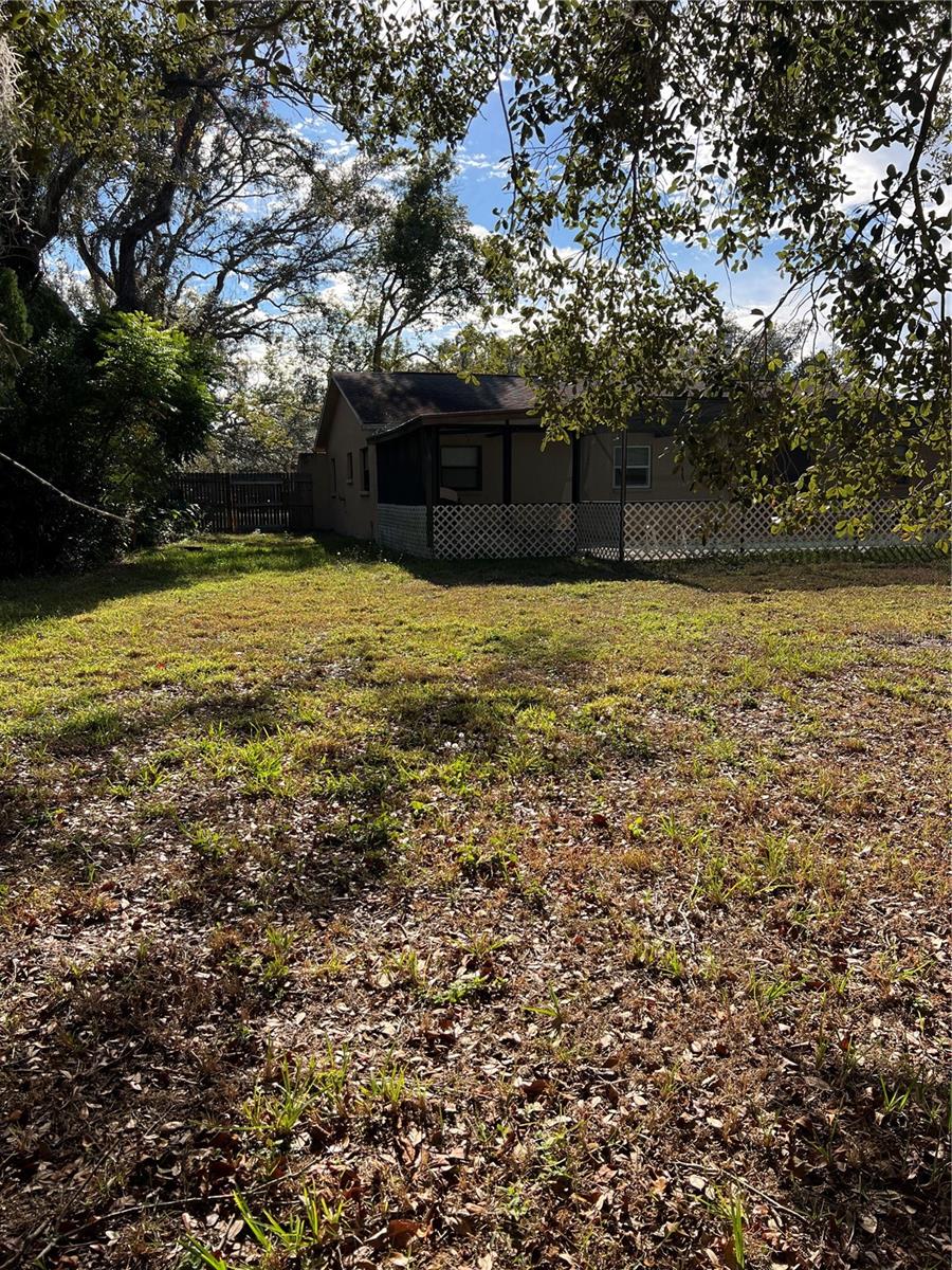 Listing photo id 29 for 2441 Dustin Circle