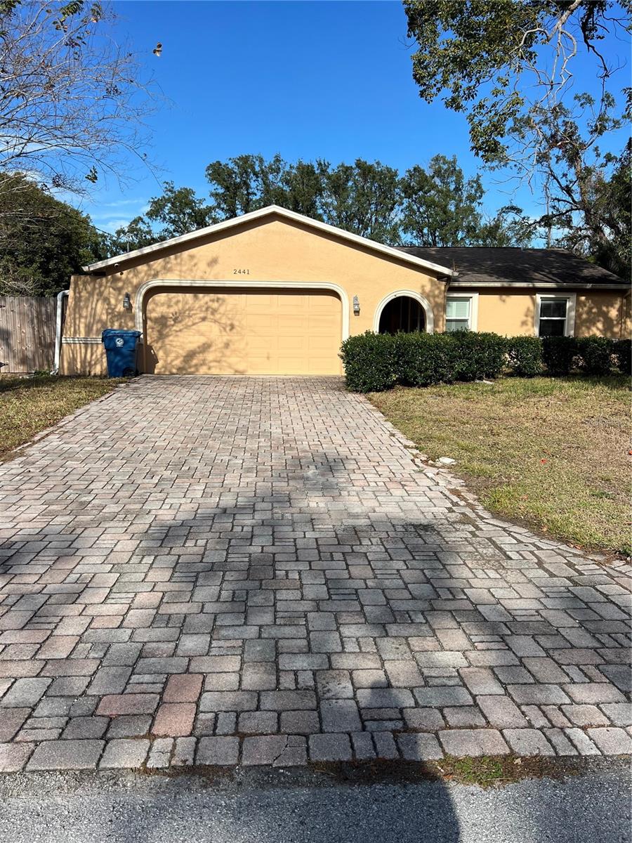 Listing photo id 37 for 2441 Dustin Circle