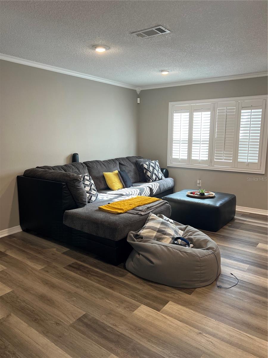 Listing photo id 4 for 2441 Dustin Circle