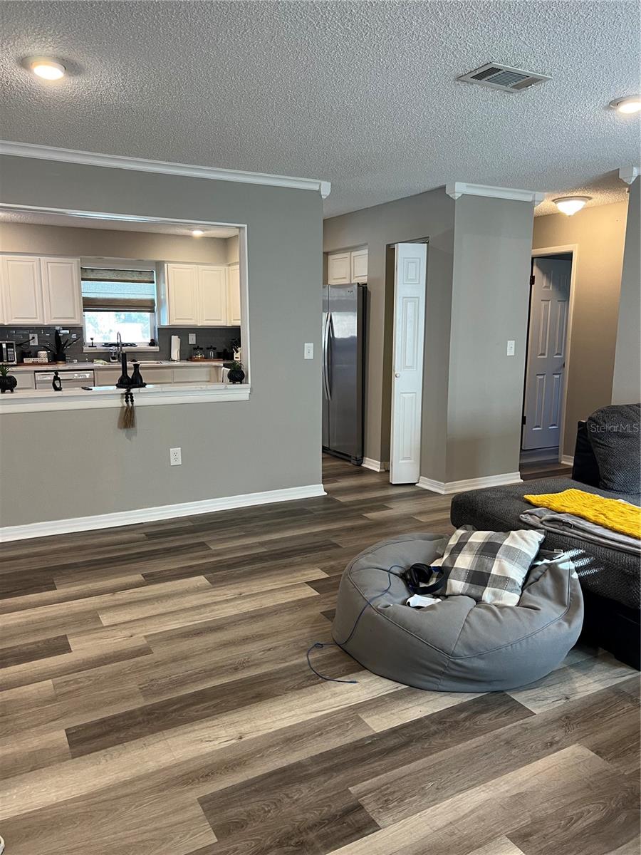 Listing photo id 5 for 2441 Dustin Circle