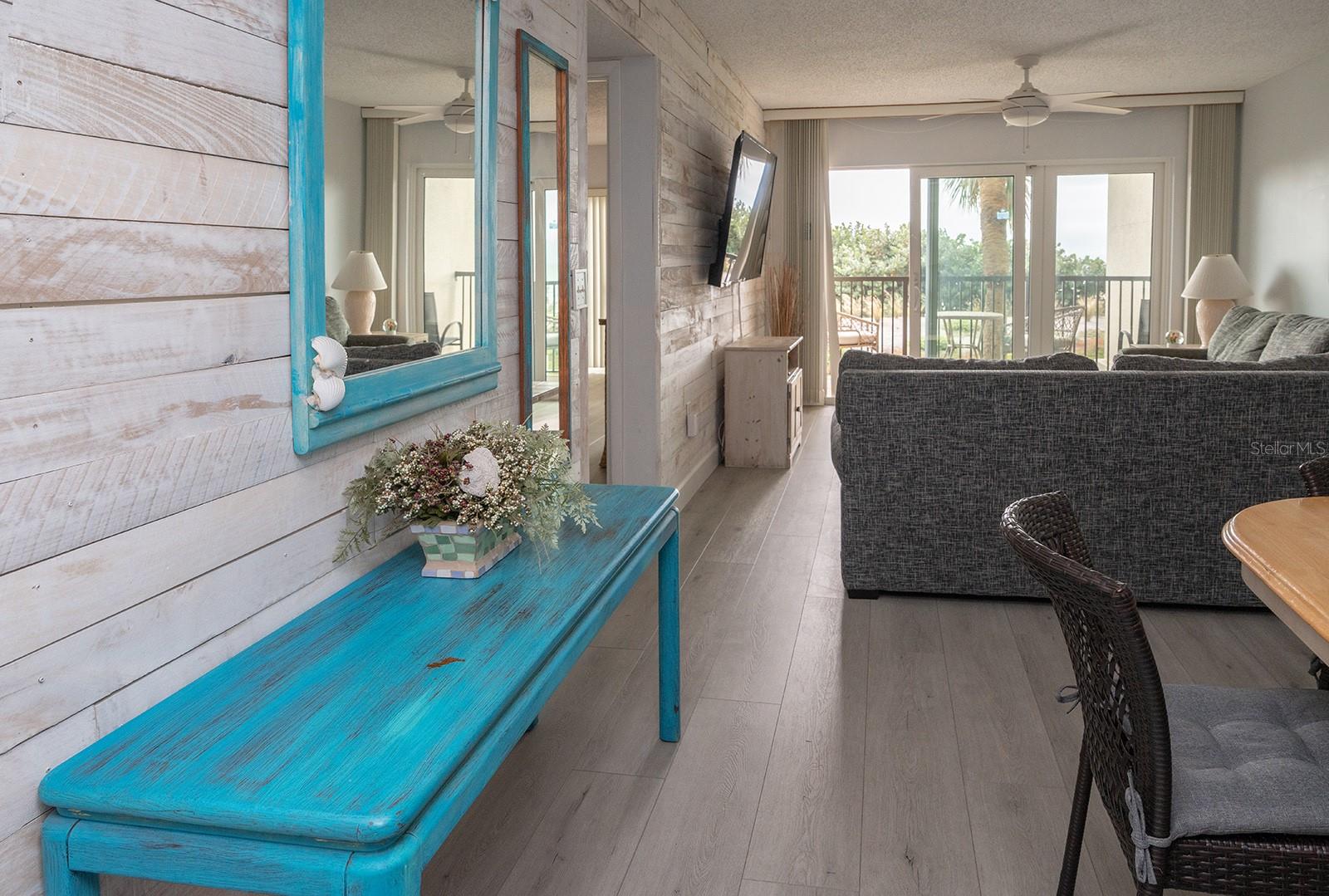 Listing photo id 19 for 7564 Bayshore Drive 202