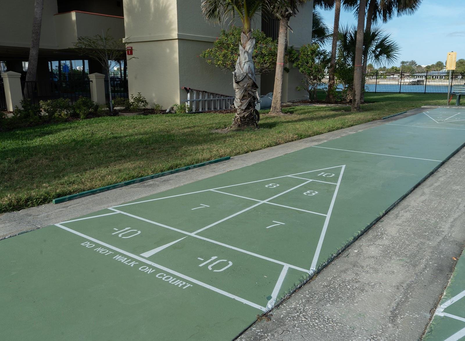 Listing photo id 27 for 7564 Bayshore Drive 202