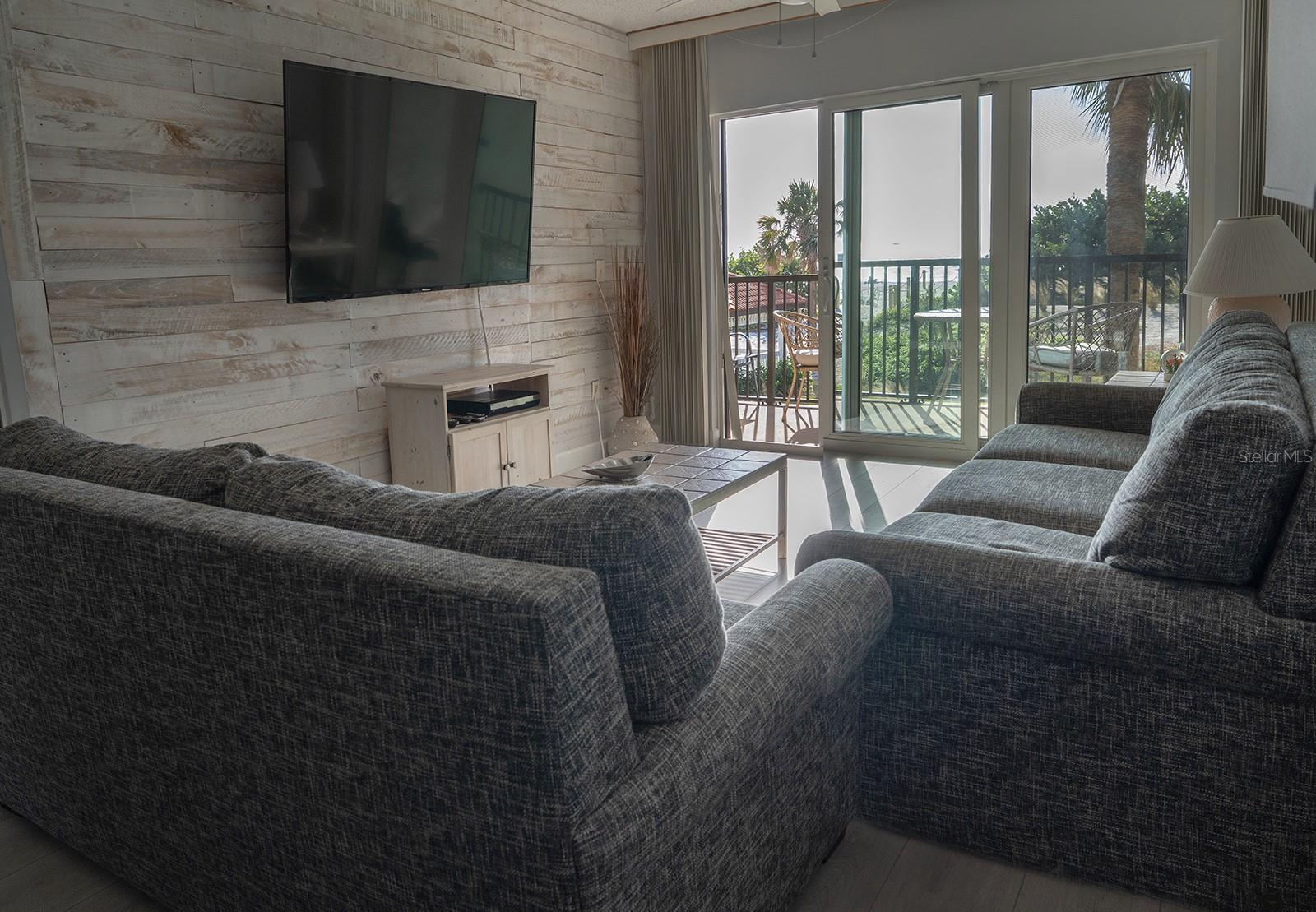 Listing photo id 31 for 7564 Bayshore Drive 202