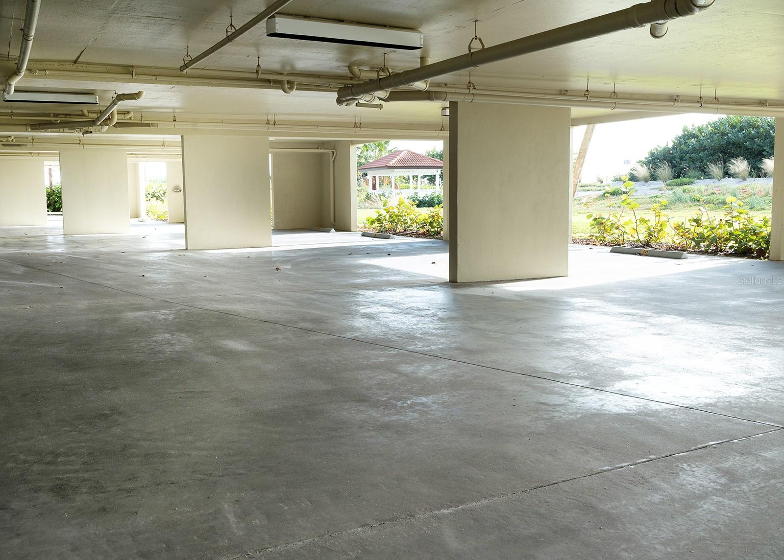 Listing photo id 33 for 7564 Bayshore Drive 202