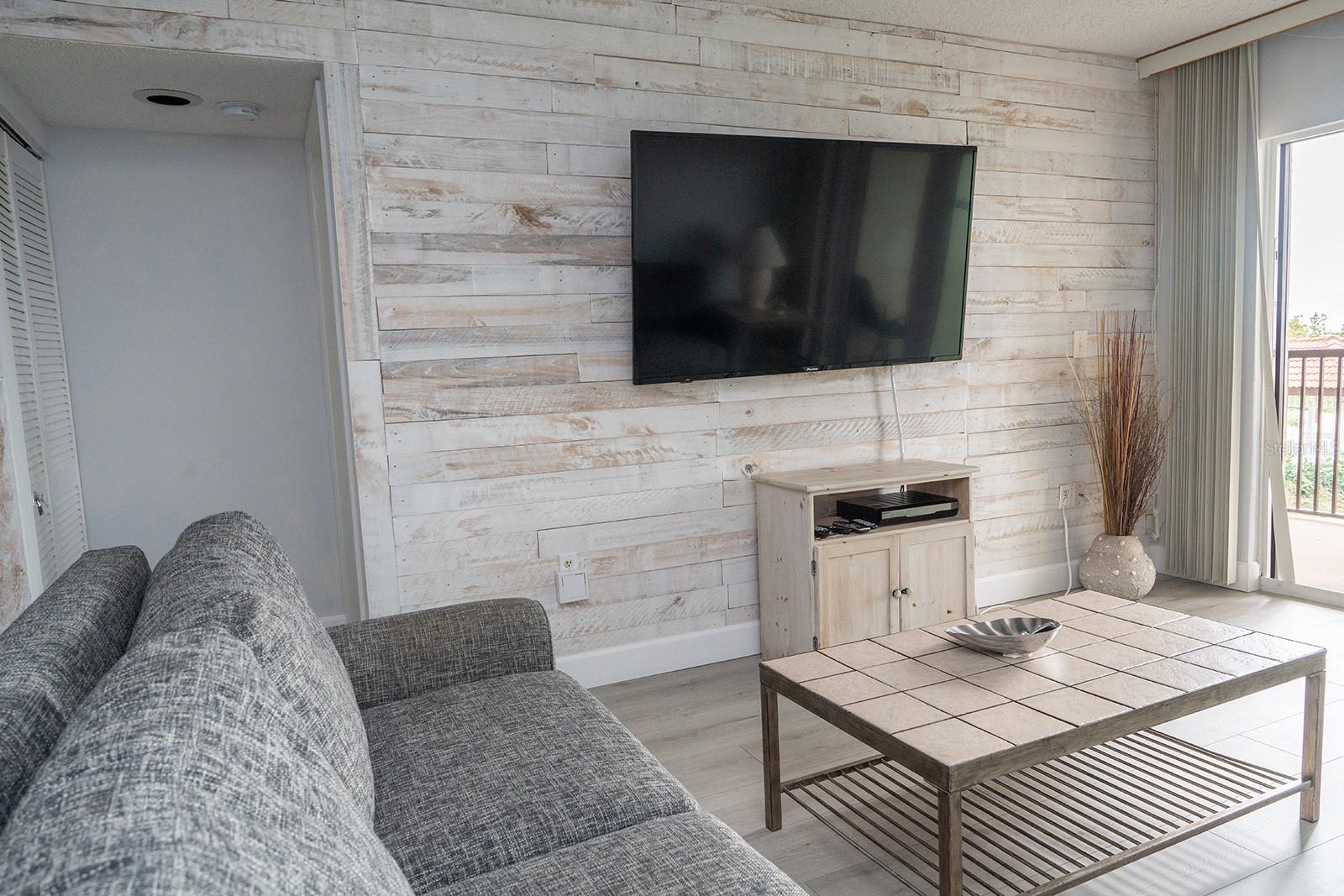 Listing photo id 5 for 7564 Bayshore Drive 202