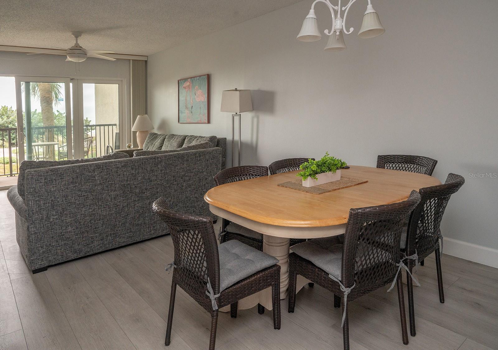 Listing photo id 6 for 7564 Bayshore Drive 202