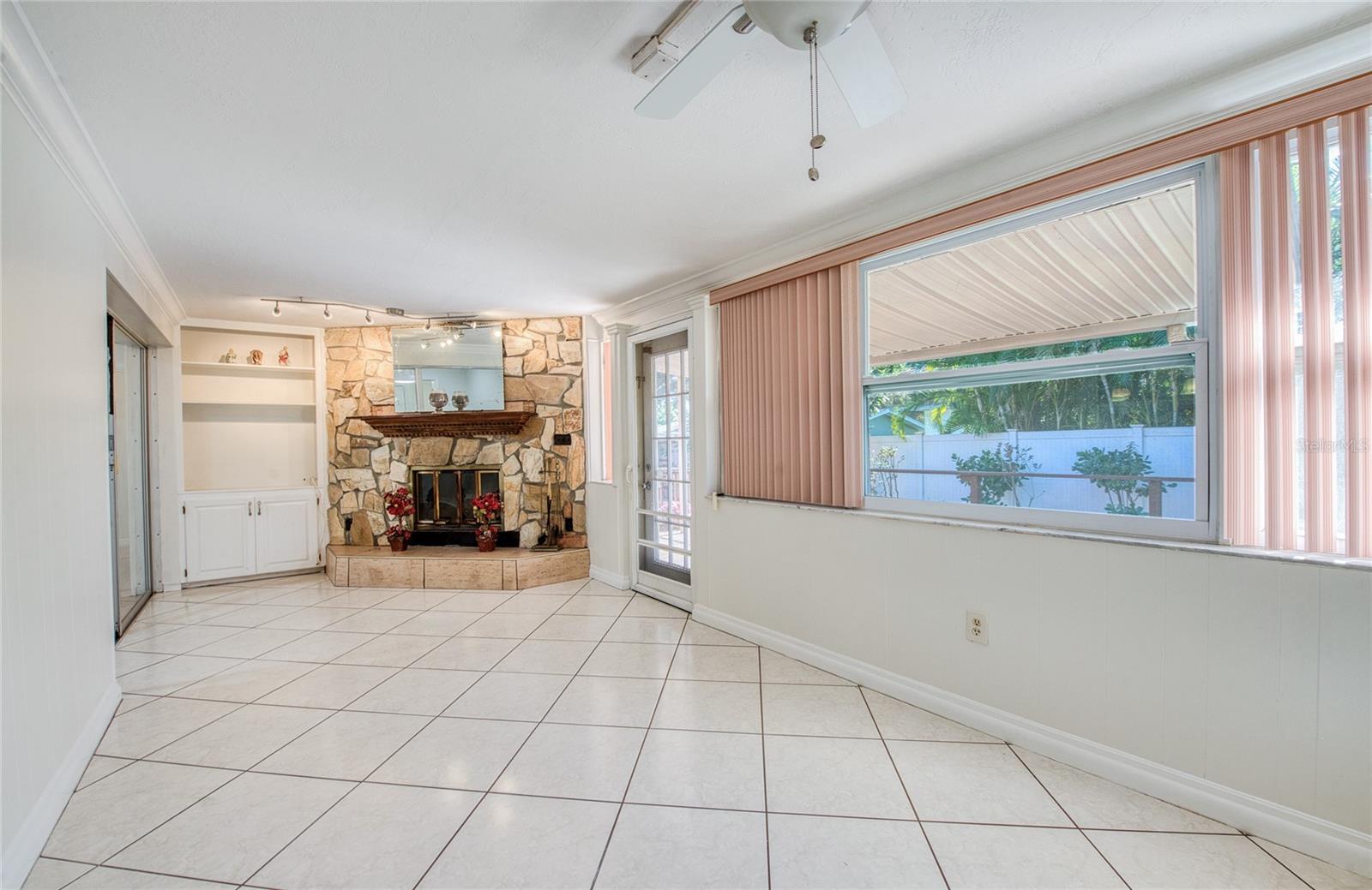 Image 13 of 48 For 1601 Idle Drive