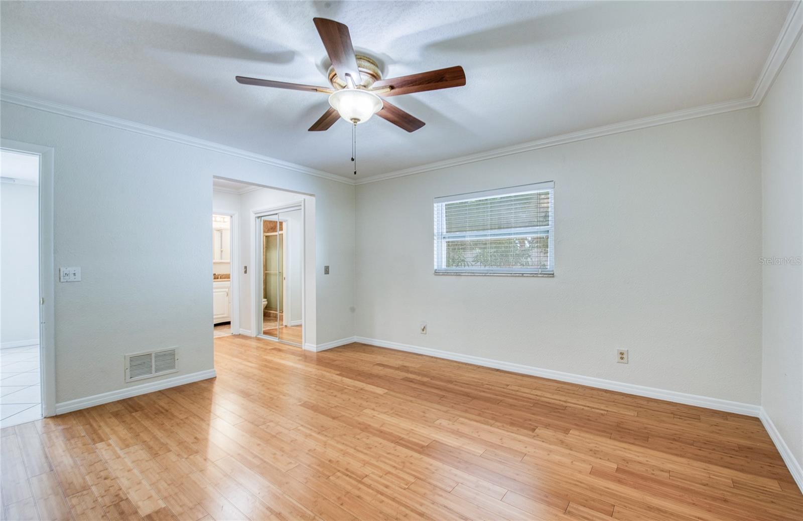 Image 18 of 48 For 1601 Idle Drive