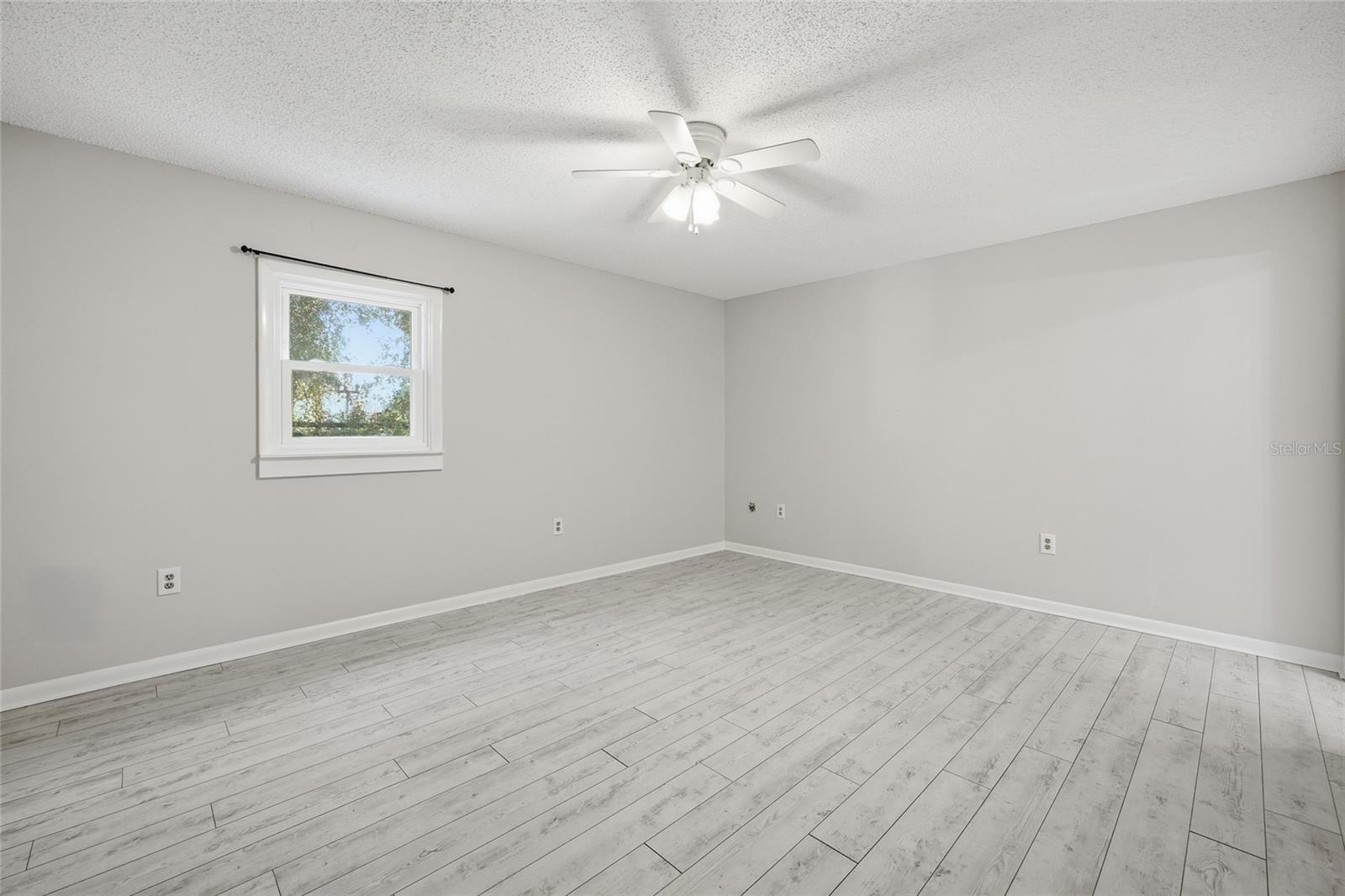 Image 17 of 39 For 5434 County Road 122n